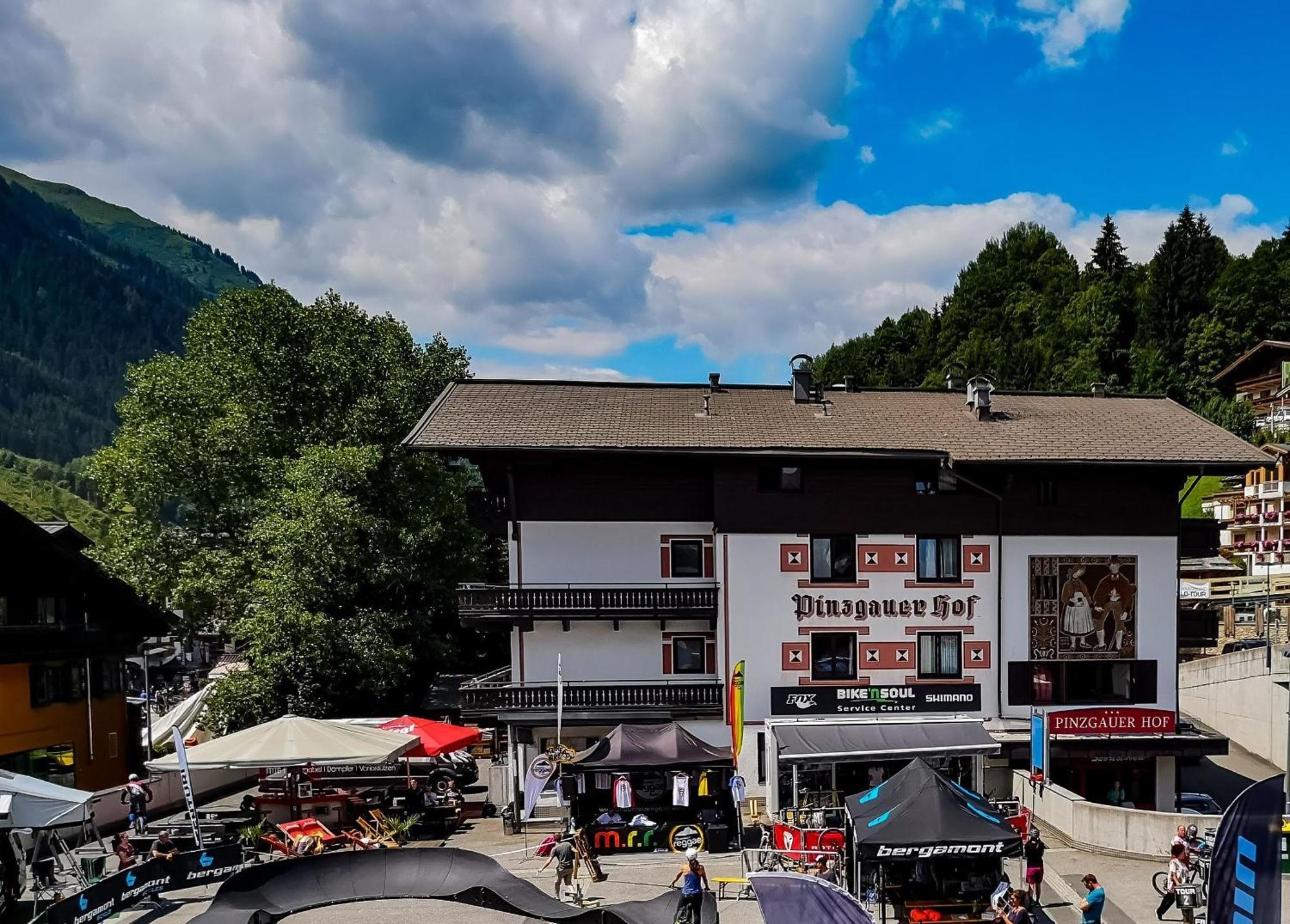 Hotel Pinzgauerhof - Inclusive Evening Dinner ซาลบาคฮินเทอร์เกลมม์ ภายนอก รูปภาพ